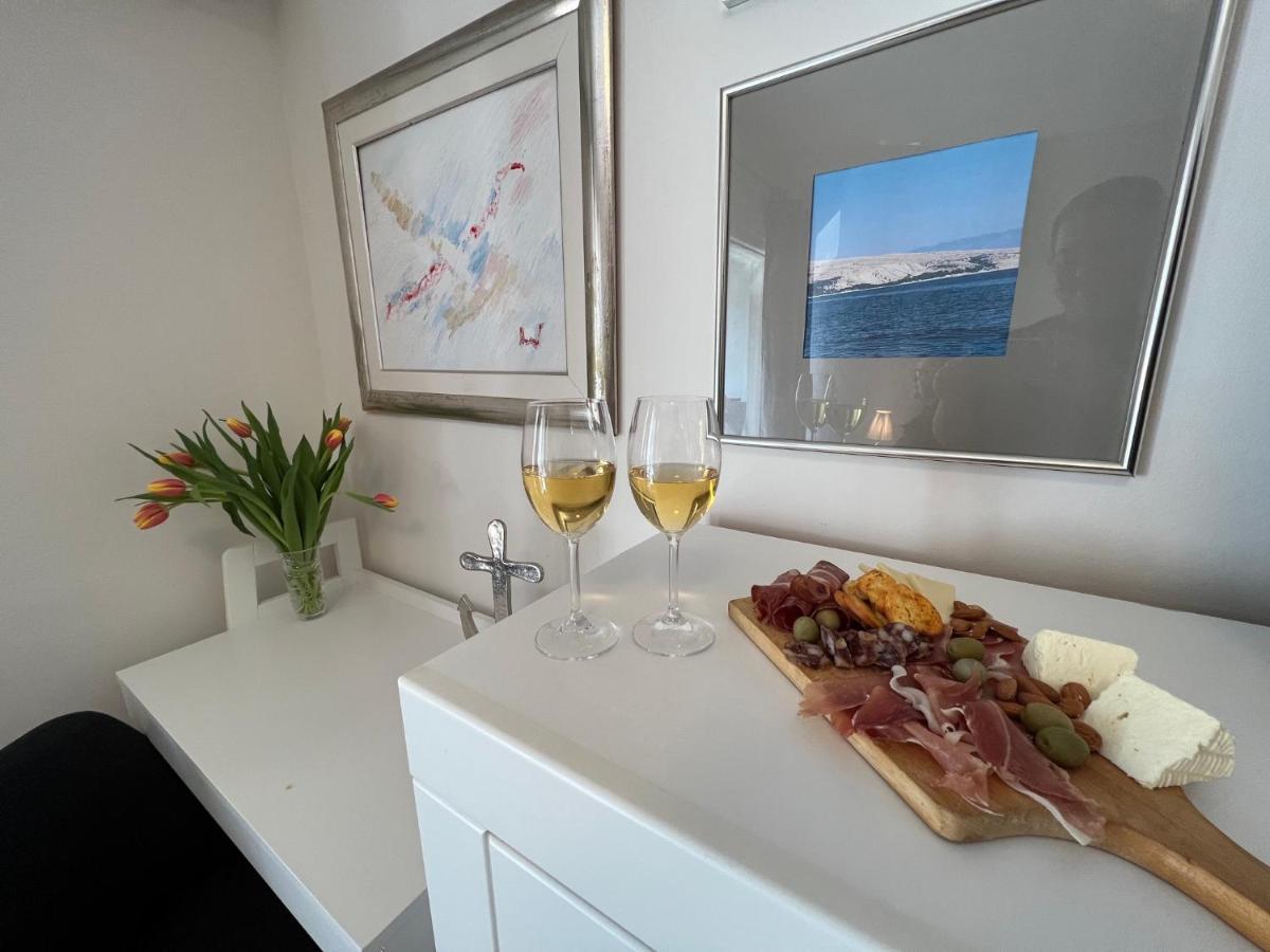 Studio Apartment Marina Mel Novi Vinodolski Esterno foto